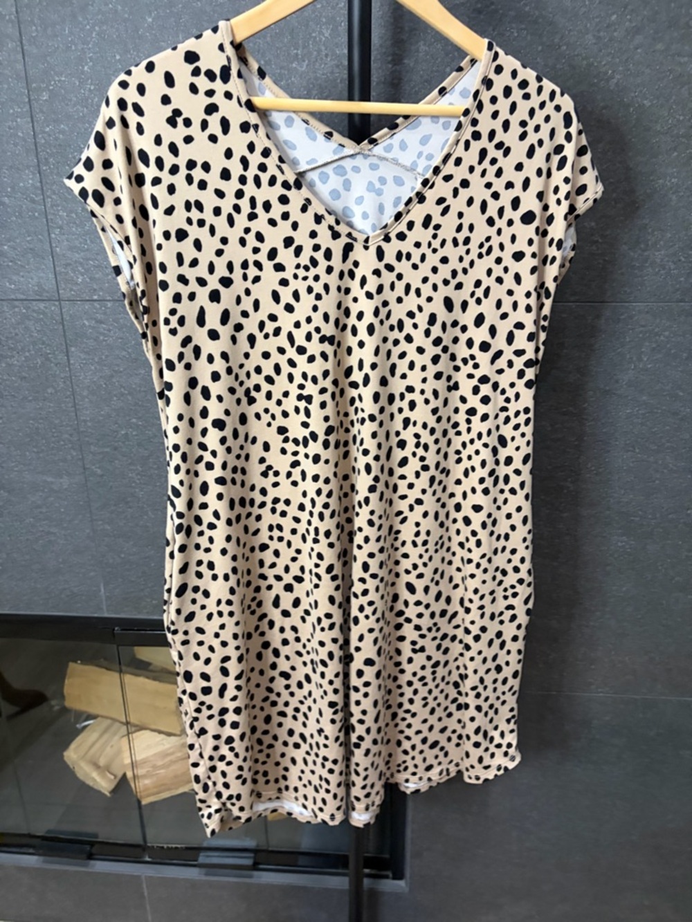 Tan and Black Dalmatian Print V Neck Dress Size Medium - Picture 8 of 13